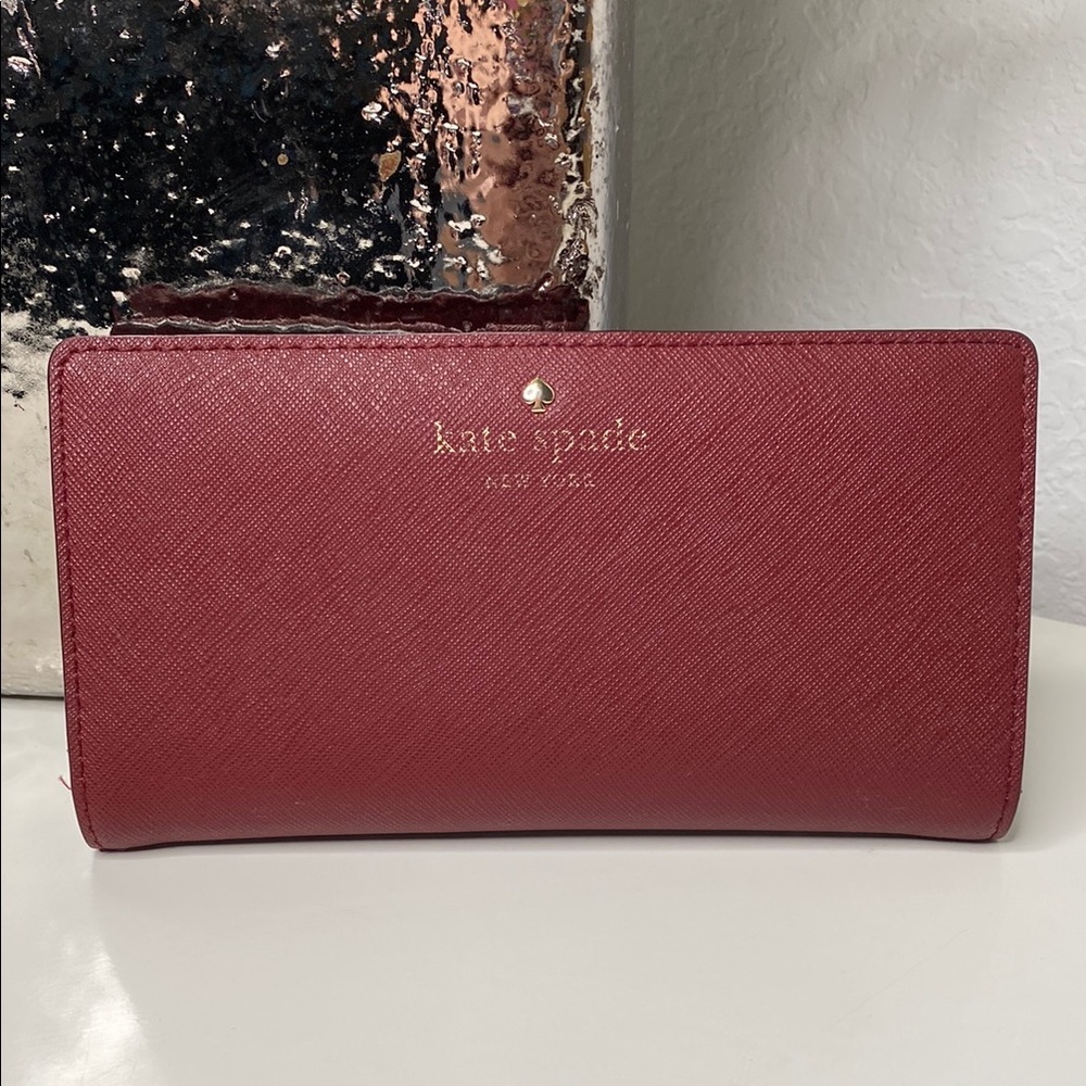 Kate Spade Staci Large Slim Bifold Wallet Brick‎ Red Saffiano Leather